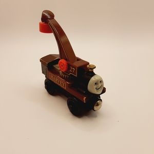 VINTAGE Thomas the Tank Engine- 2003 Wooden Railway, HARVEY W/MAGNET ARM- Used.